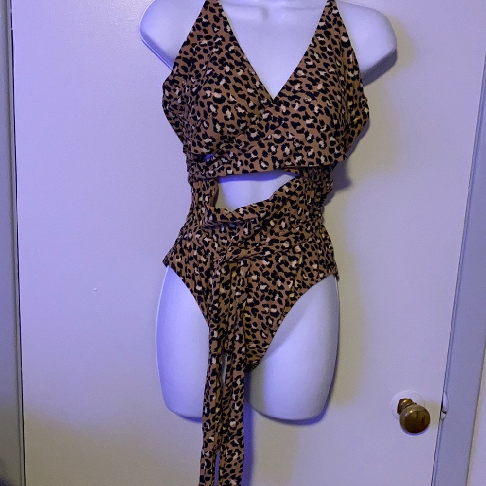 Ladies aerie large wrap leopard print bathing suit